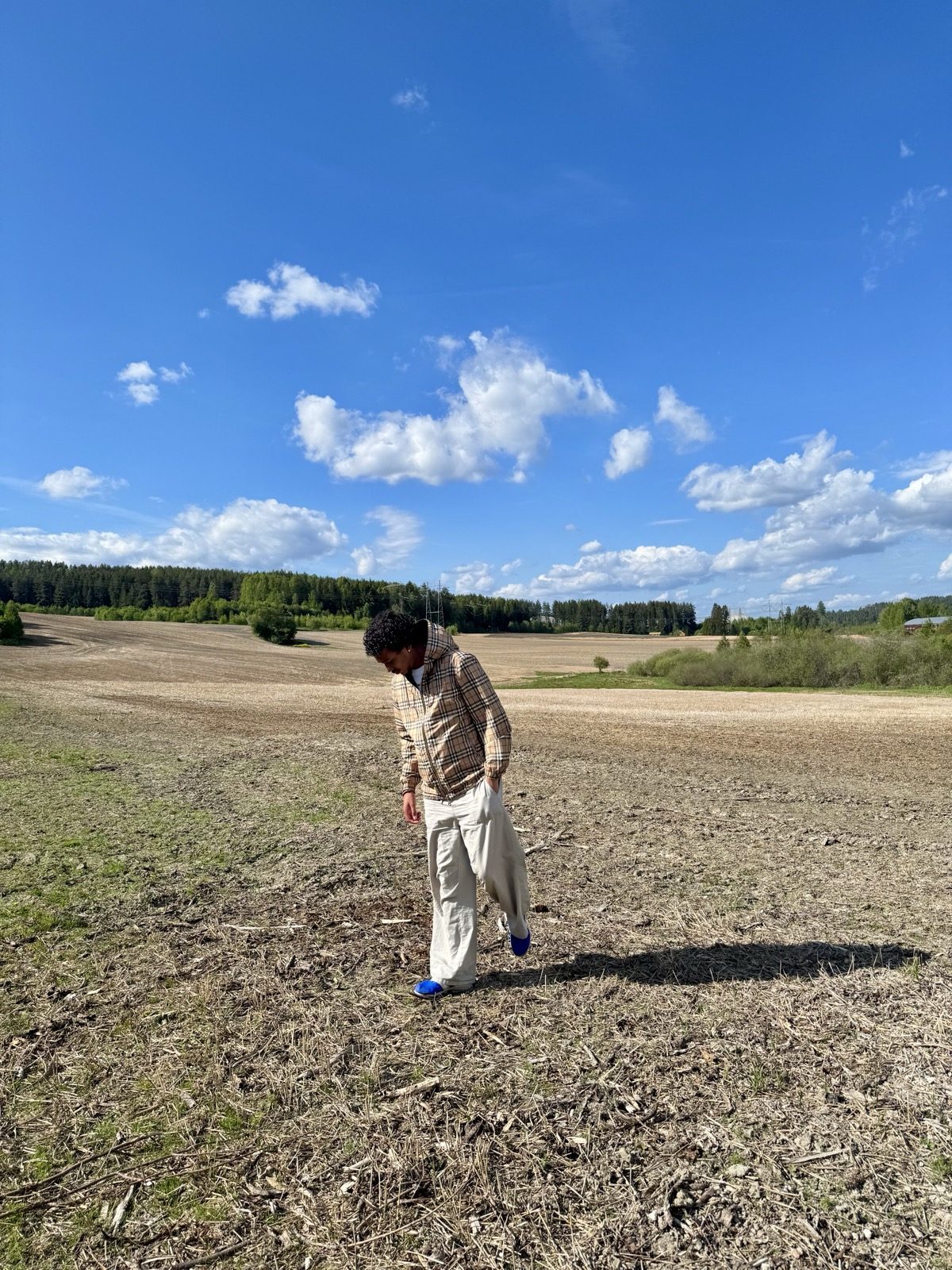 Joshua Arthur (JJDREAMSS) · Norway — Burberry in the middle of Norwegian farmland